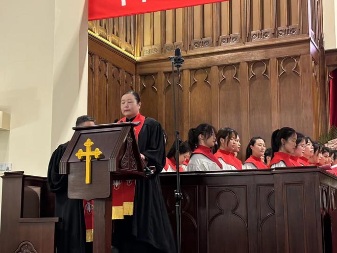 华东神学院举行2024届毕业感恩礼拜暨毕业典礼 华东神学院举行2024届毕业感恩礼拜暨毕业典礼